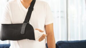 A man in a sling. General damages vs. special damages in personal injury cases.